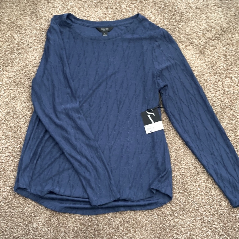 Simply Vera navy blue top.